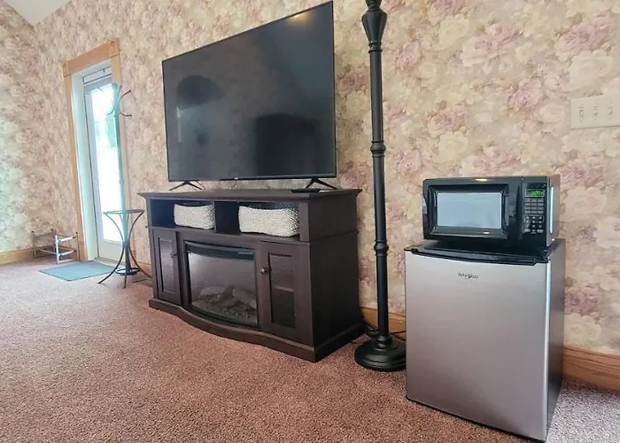 Victorian Suite By Amish Country Lodging