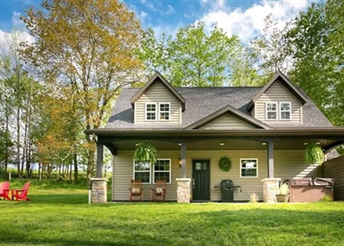 Beautiful Countryside Cabin With Hot-Tub And Pond Views In Ohio