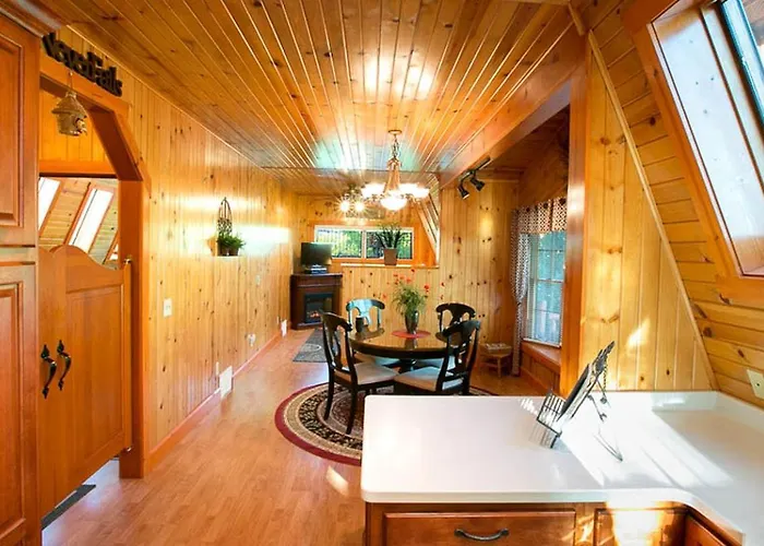 Romantic Forest Cabin With Amazing Private Deck And Spa In Ohio